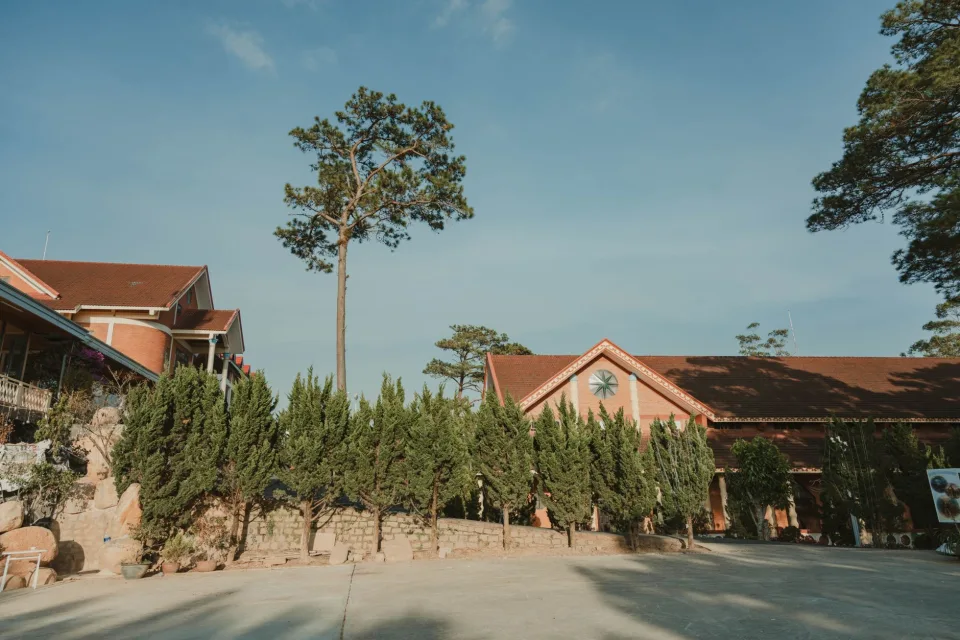 Các phòng dãy phía trước